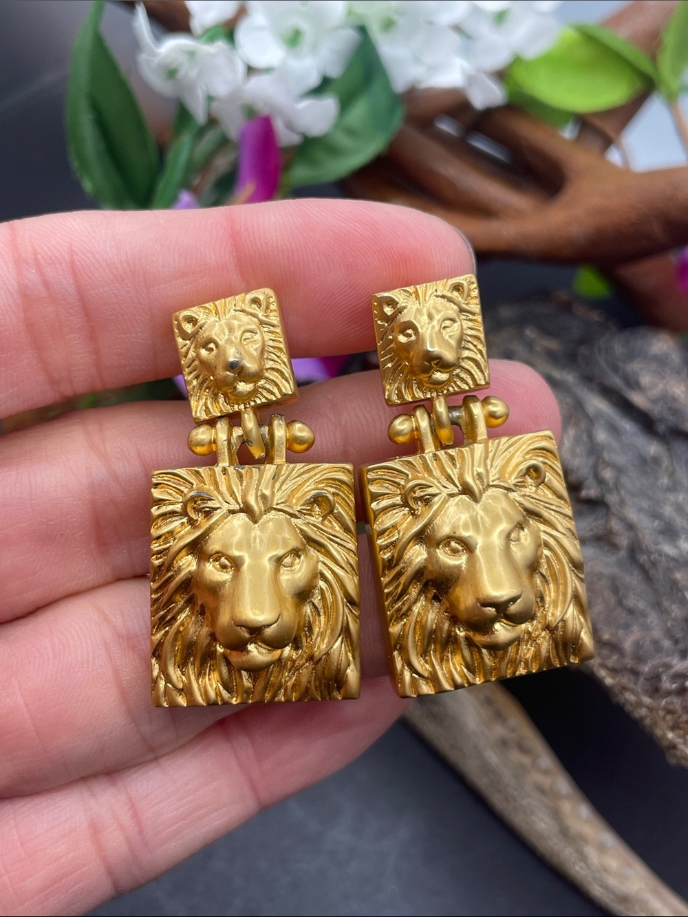 ***SOLD***Ann Klein lion clip on earrings - Picture 5 of 5
